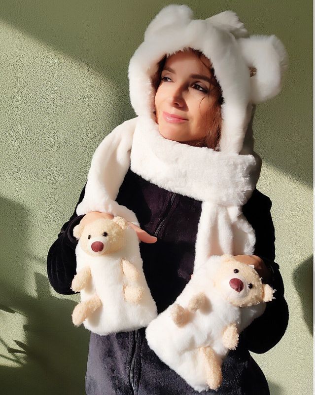 Hat-scarf with ears and scarf R2192 (Cream)