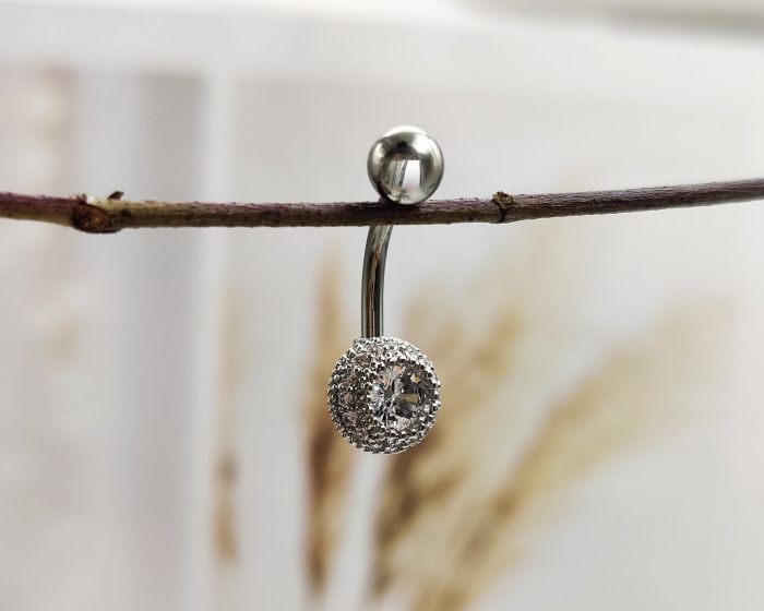 Belly button piercing G63977290798