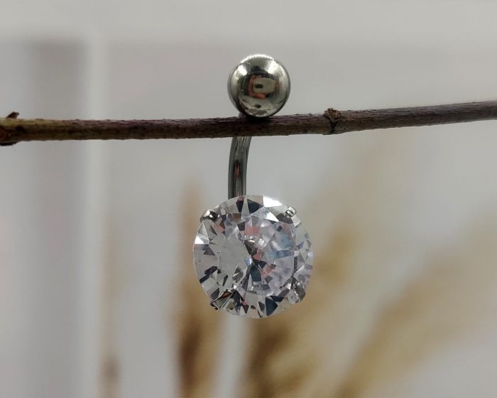 Belly button piercing G63997290785