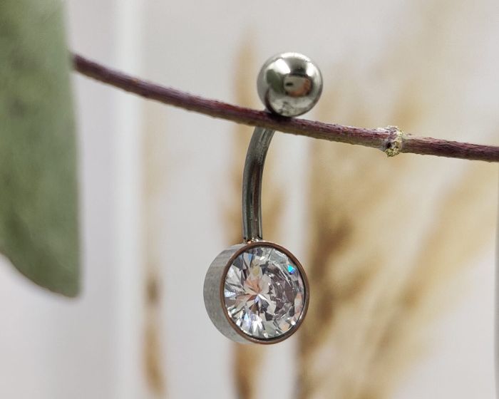 Belly button piercing G63927290785