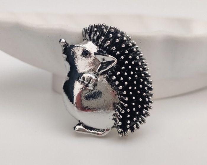 Hedgehog brooch R251774907170
