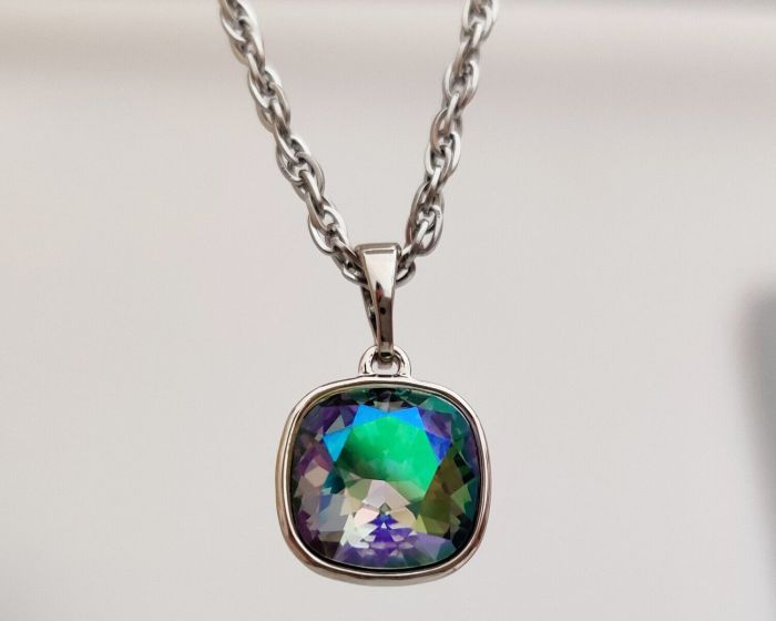 Pendant with Swarovski crystals R1090715007630