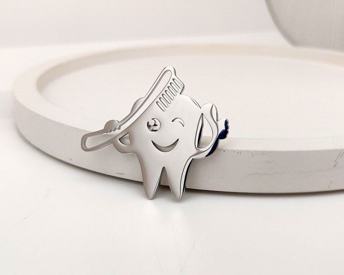 Tooth Brooch R174373907140