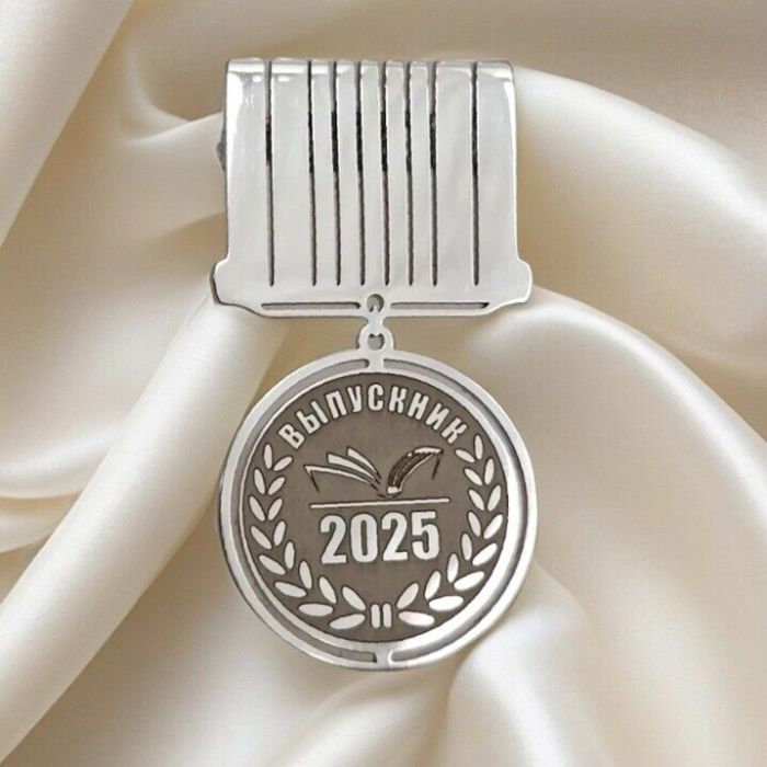 Brooch Graduate 2025 2025-3