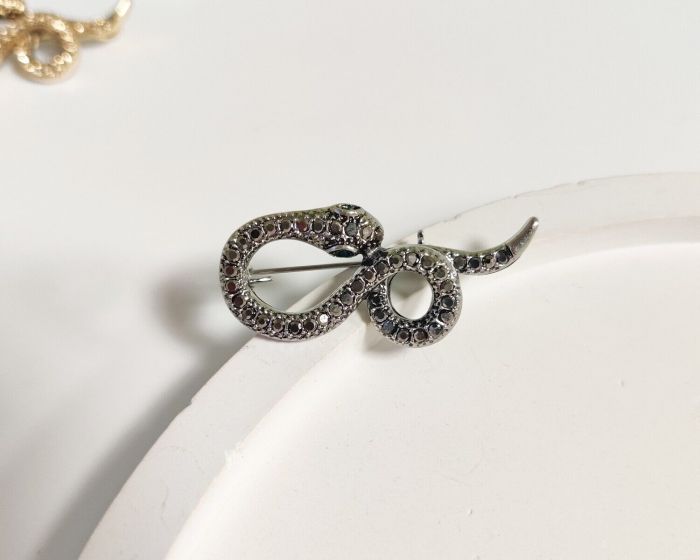 Snake pendant brooch R261975507180