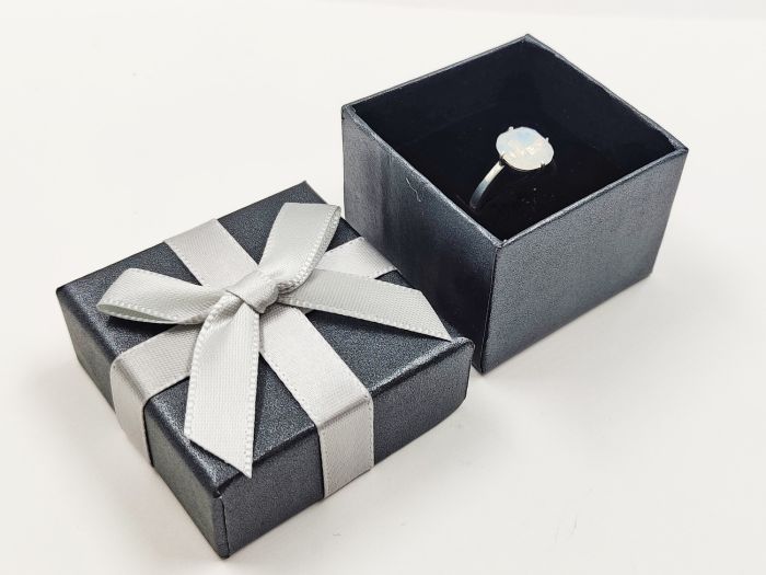 Gift box with ribbon G5382