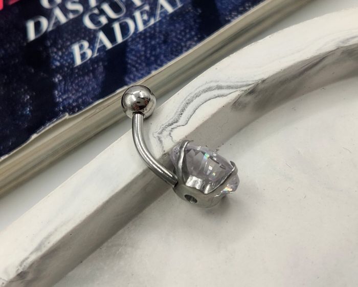 Belly button piercing G63997290785