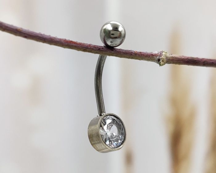 Belly button piercing G63927290785