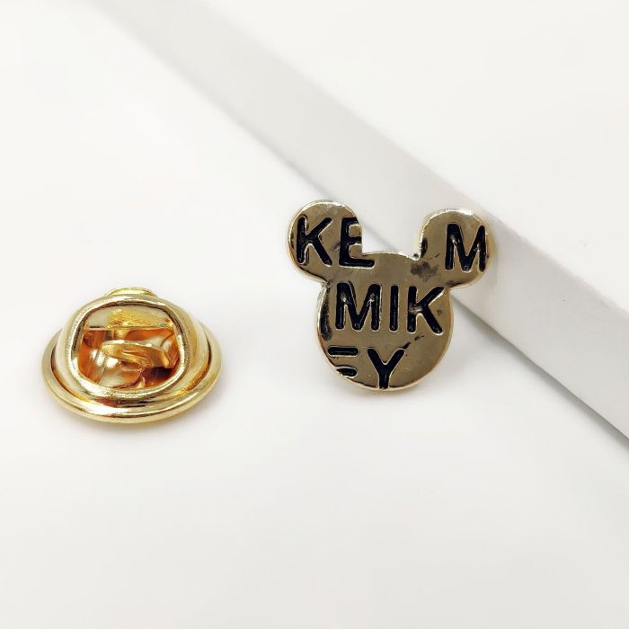 Mickey Mouse Brooch R055972907120